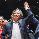 Uno de los momentos más emotivos del discurso triunfal de Gustavo Petro fue cuando llegó Antanas Mockus. Se fundieron en un abrazo y recibieron la ovación de los más de 10.000 asistentes al Movistar Arena.