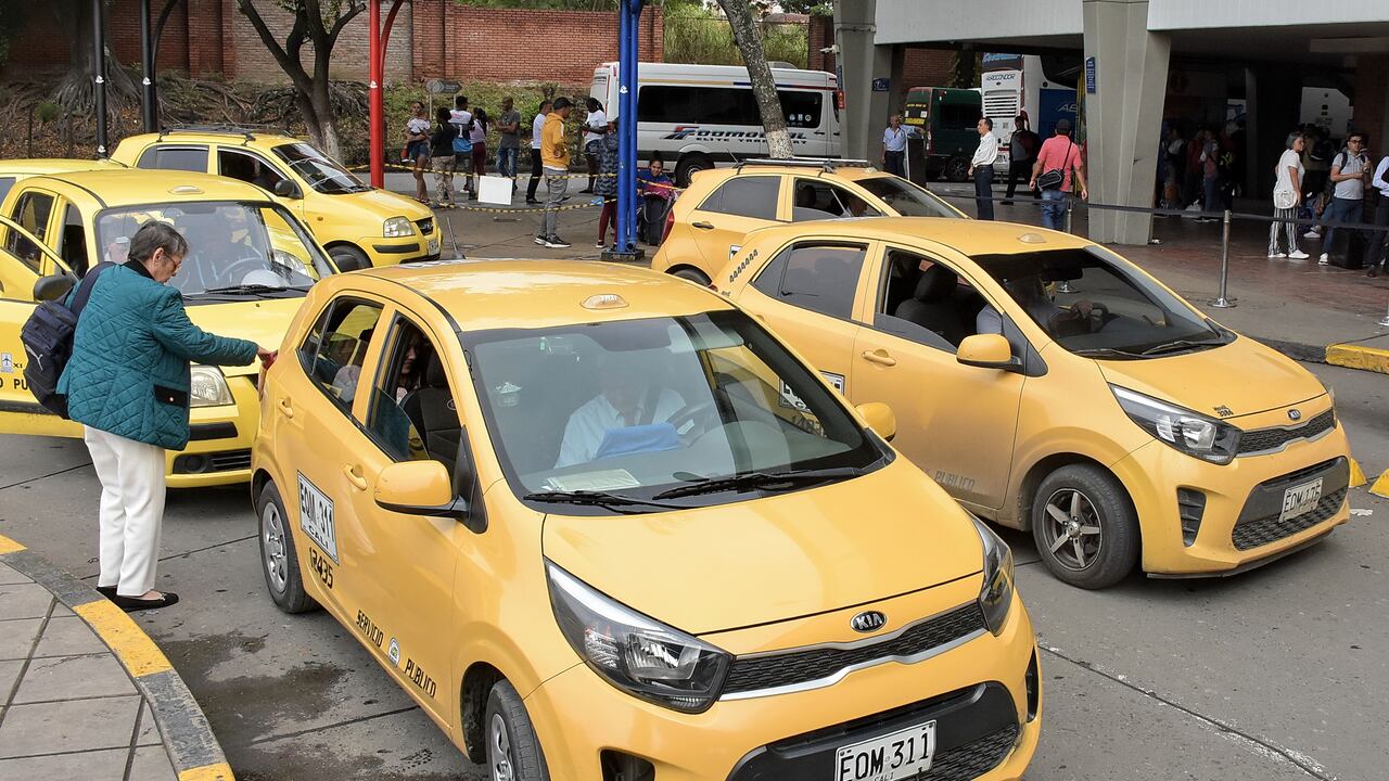 El Gremio de taxistas está a la espera de que se apruebe el decreto en el que se incrementa el valor de la tarifa de este servicio.