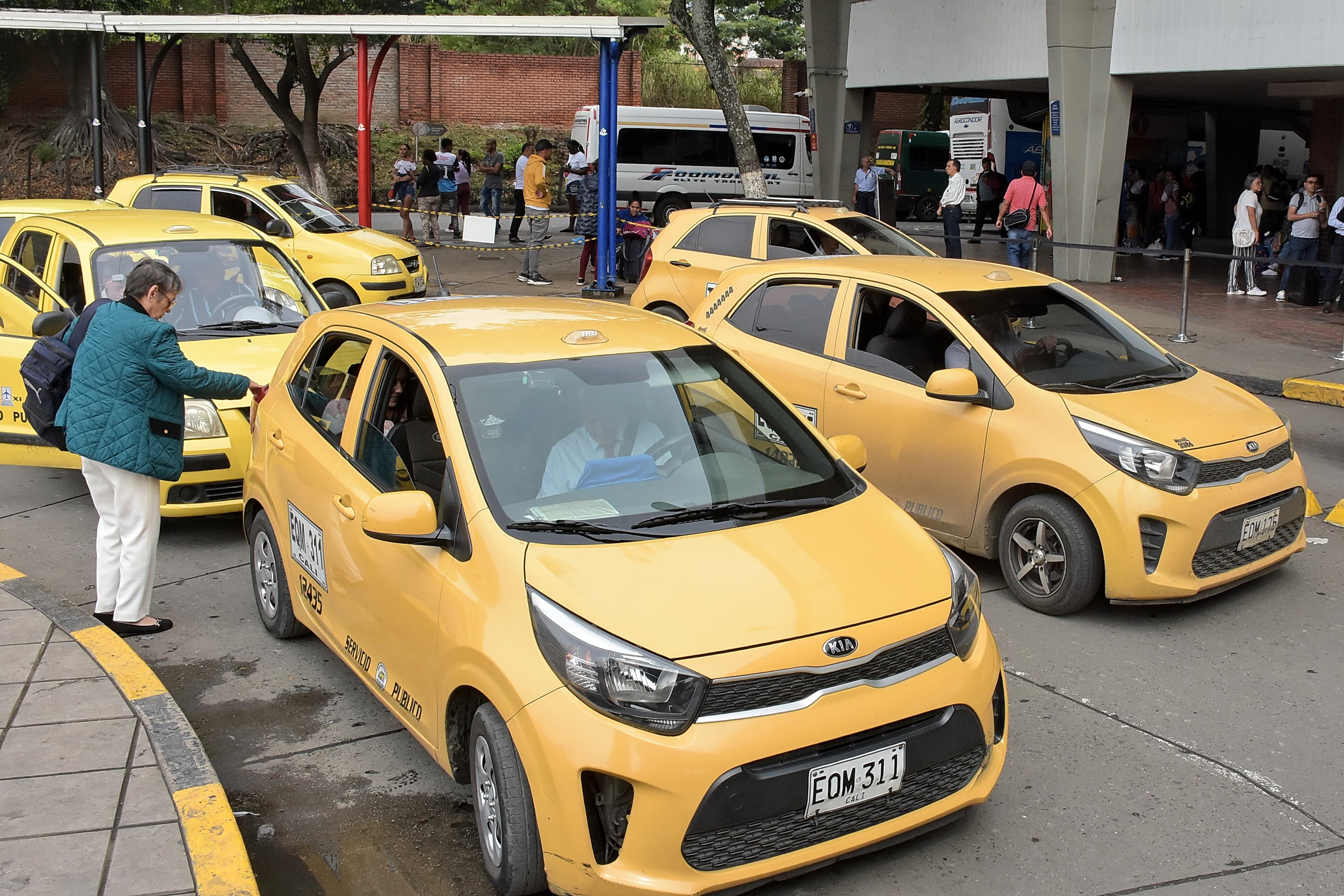 El Gremio de taxistas está a la espera de que se apruebe el decreto en el que se incrementa el valor de la tarifa de este servicio.