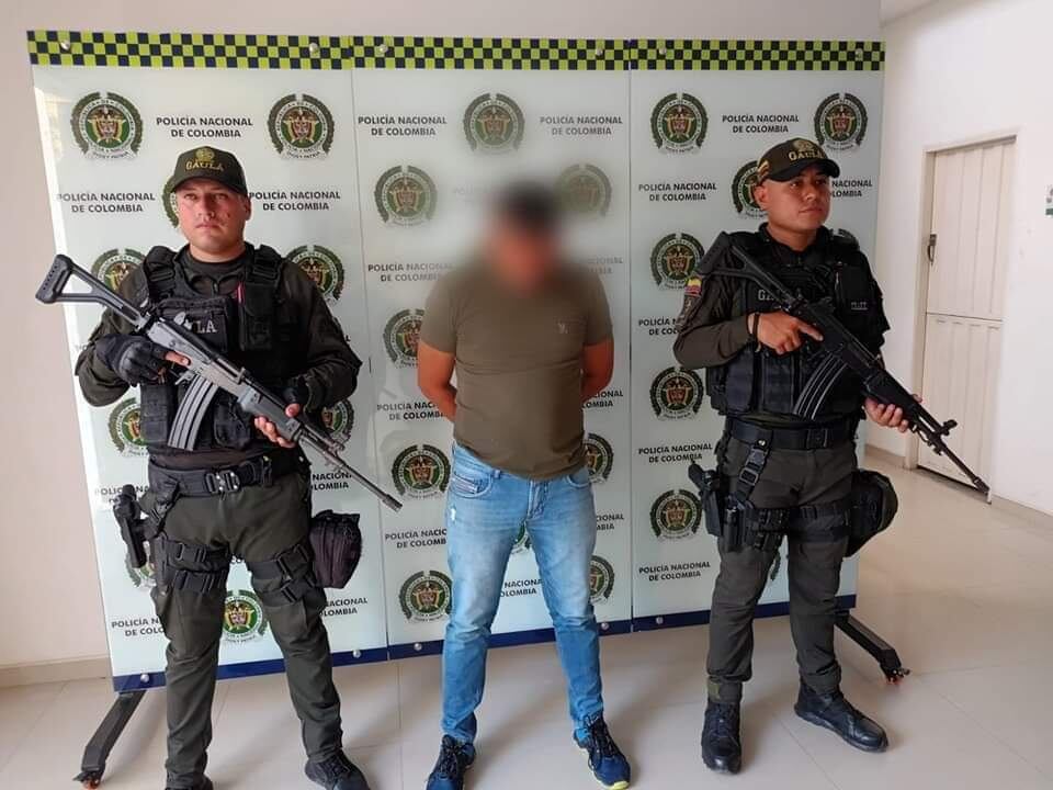 El hombre atentó con cinco empresas petroleras.