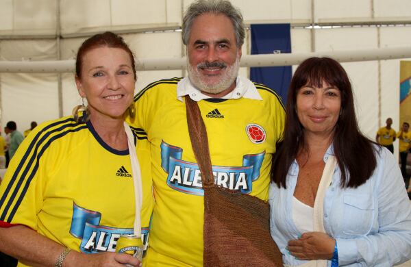 Helena de Obregón, Pablo Gabriel Obregón y María Jimena Duzán.