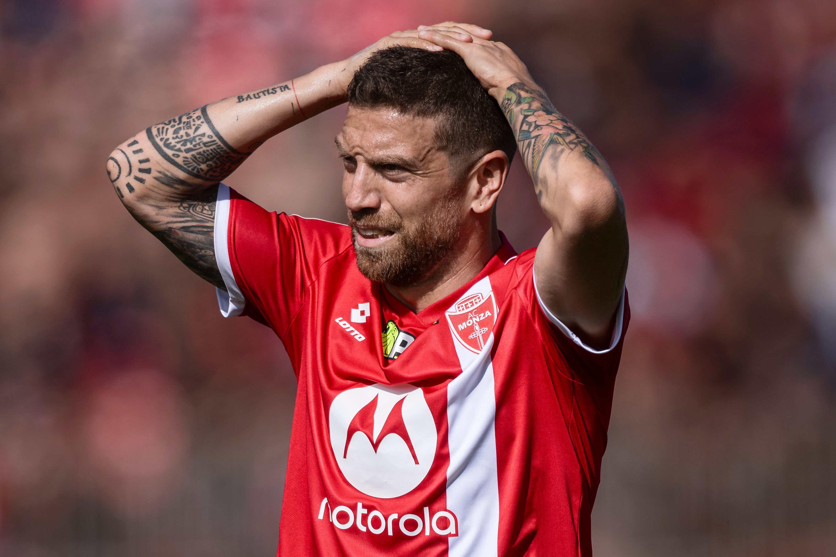 Alejandro Gómez vistiendo los colores de su actual equipo, el Monza.