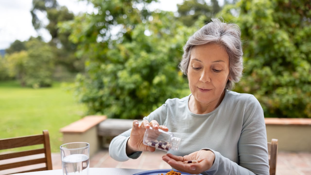 Las vitaminas se comercializan en suplementos, aunque para adquirirlas primero se debería ir a una consulta médica. Getty Images.