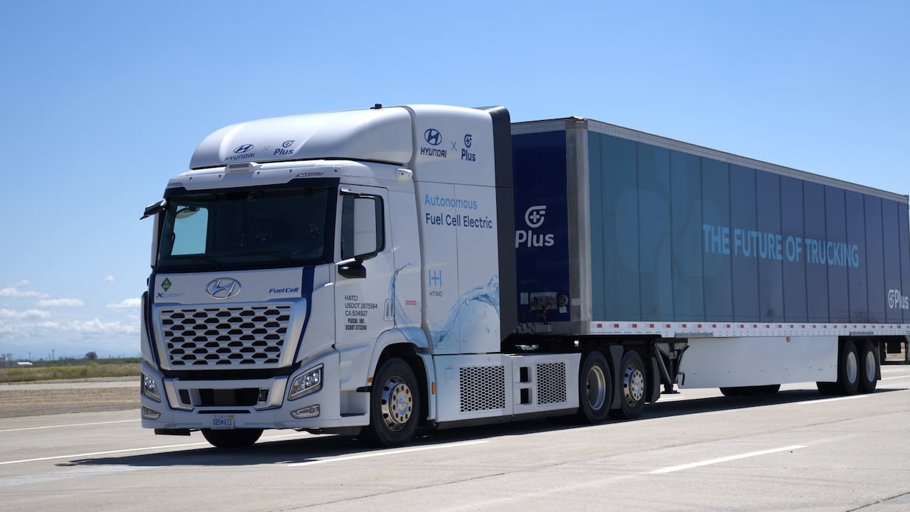 Hyundai diseñó junto a PlusAI el XCIENT Fuel Cell, camión autónomo impulsado por hidrógeno.