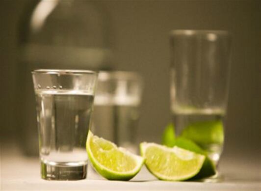 Existe un proyecto que busca motivar el consumo de aguardiente colombiano en China. 

