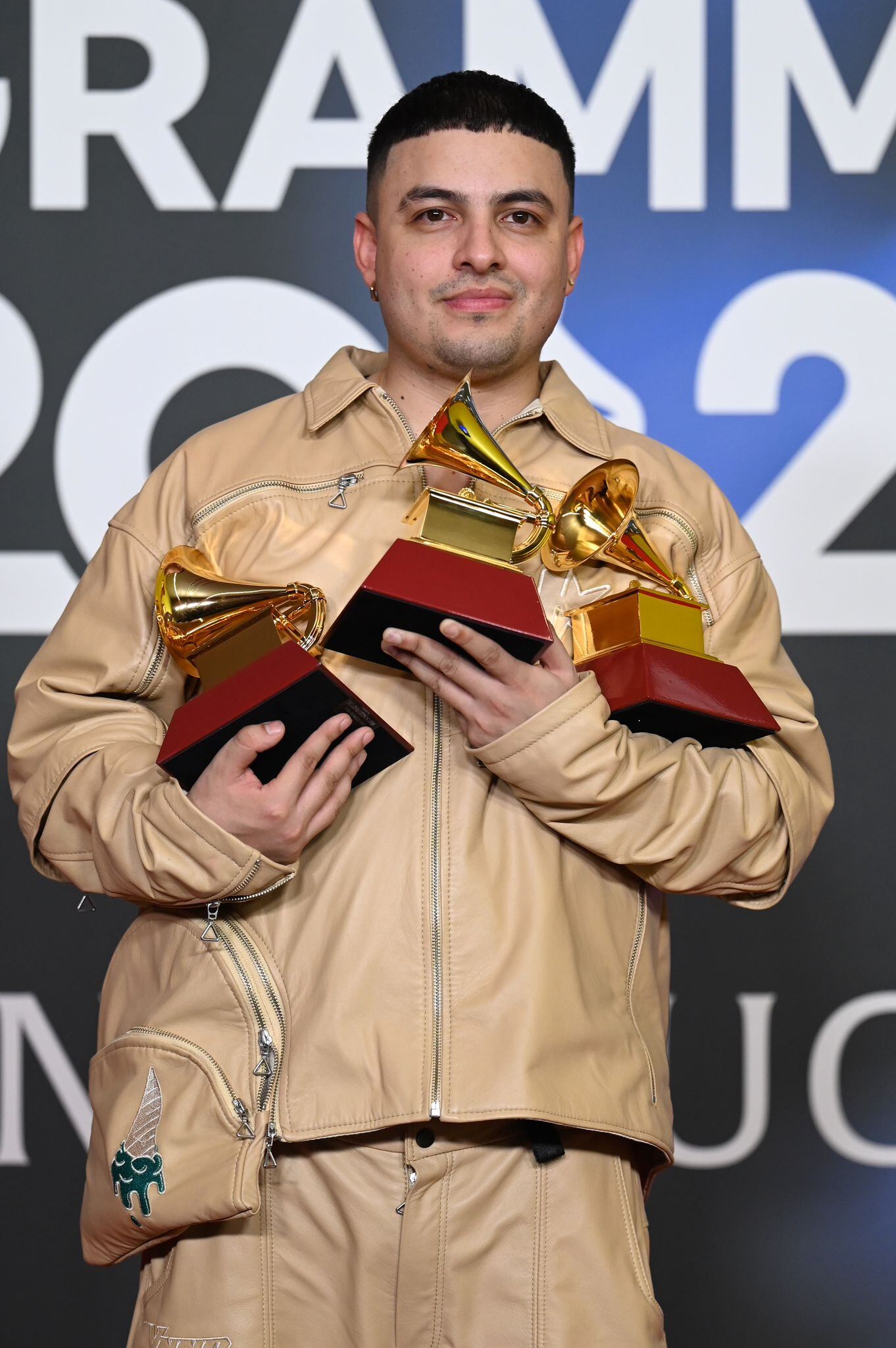 El compositor ha escrito más de  30 canciones de las cuales se han presentado grandes éxitos.