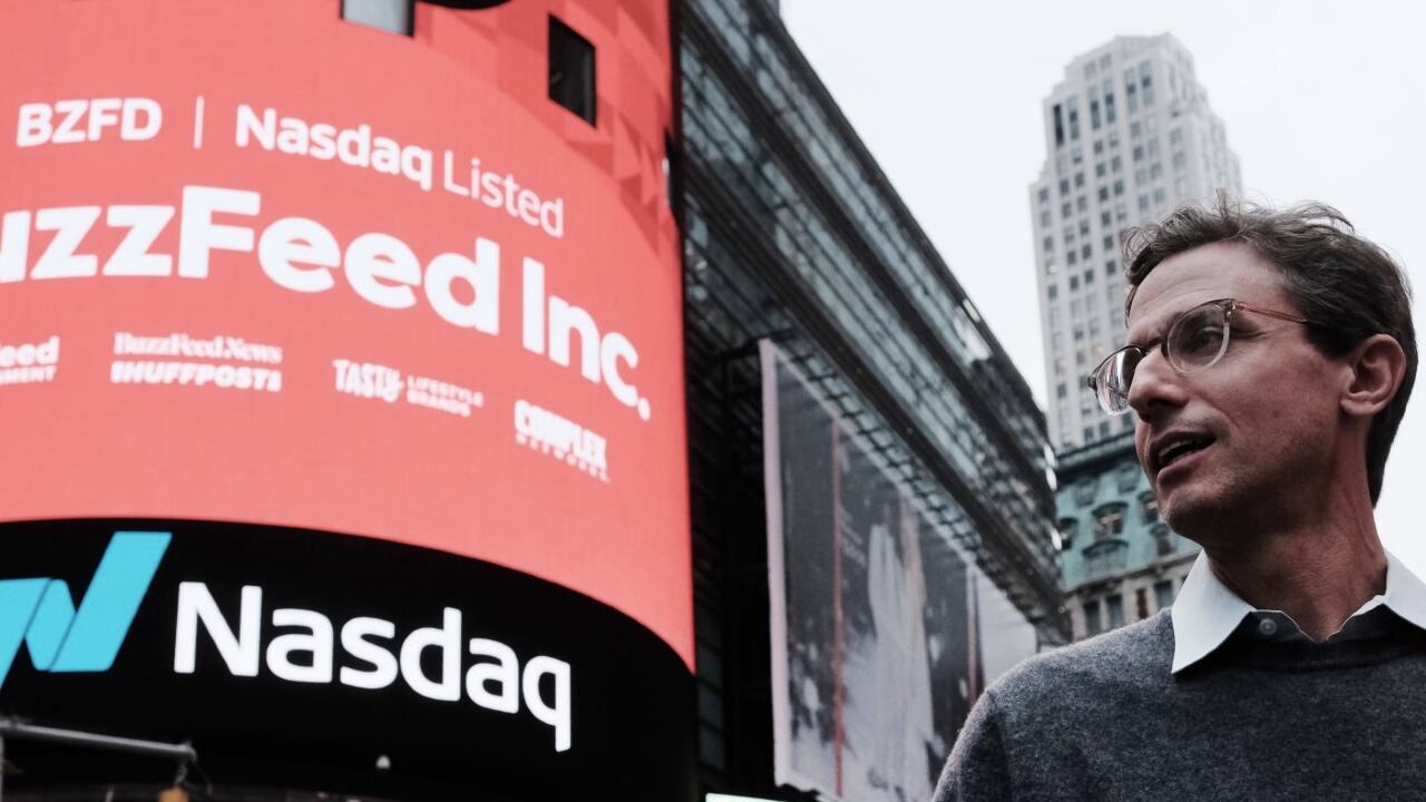 Jonah Peretti, director de Buzzfeed dio a conocer la noticia.