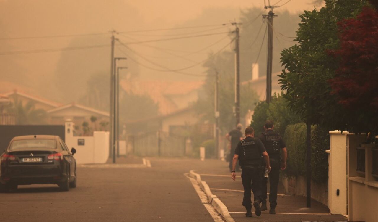 La población de Cazaux está siendo afectada por los incendios presentados en el bosque La Teste-de-Buch