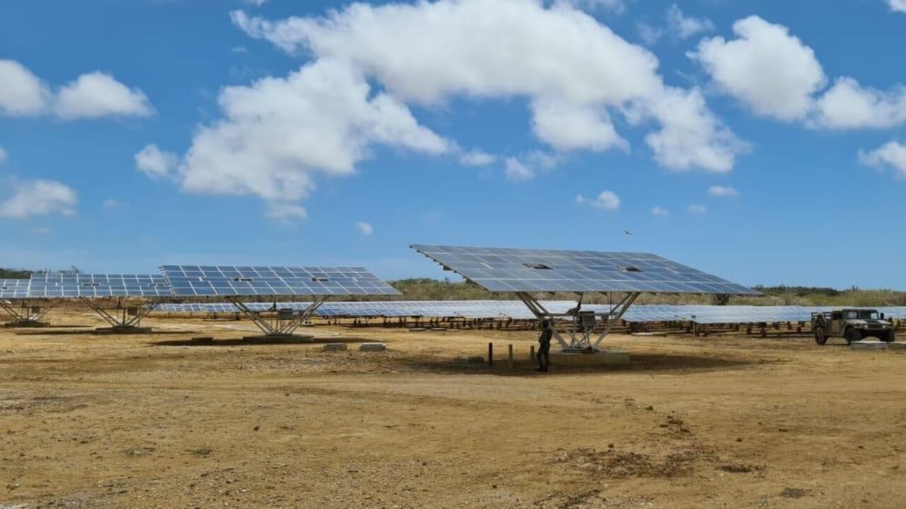 Proyecto de energía híbrida en La Guajira.