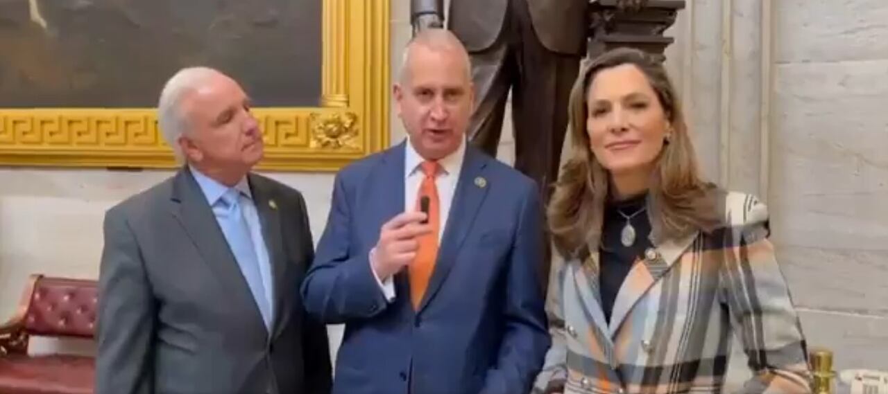 (Derecha a izquierda) Carlos Giménez, Mario Díaz-Balart y María Elvira.