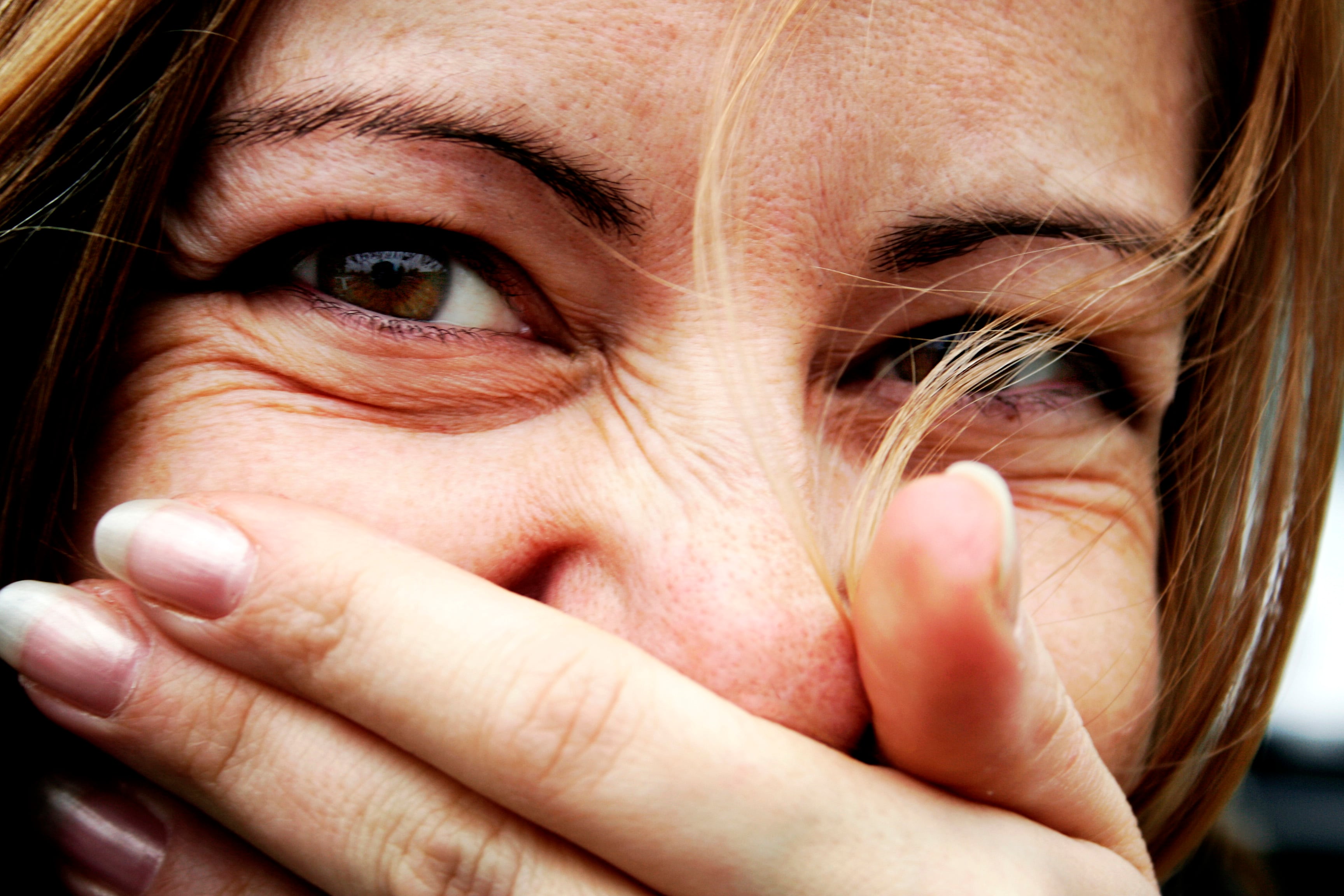 Anne Schacht señala que mezcla control voluntario e impulsos automáticos.