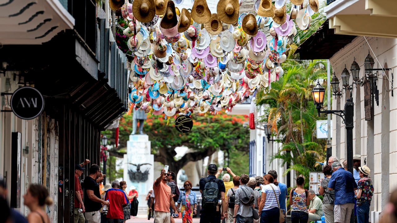 A días de las elecciones presidenciales del 5 de mayo, muchos panameños sienten nostalgia por la situación económica en la que se encontraban hace una década, con una crisis sin precedentes. el boom inmobiliario y grandes proyectos de infraestructura como la ampliación del Canal de Panamá y la construcción del primer metro de Centroamérica.