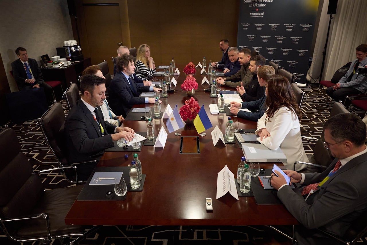 Reunión entre los presidentes de Ucrania, Volodimir Zelenski, y de Argentina, Javier Milei.