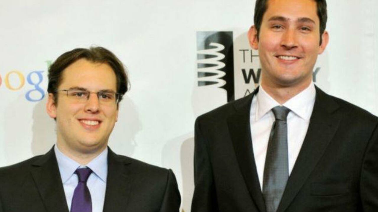 Kevin Systrom (derecha) y Mike Krieger continuaron dirigiendo Instagram cuando fue adquirida por Facebook, en 2012. (REUTERS)