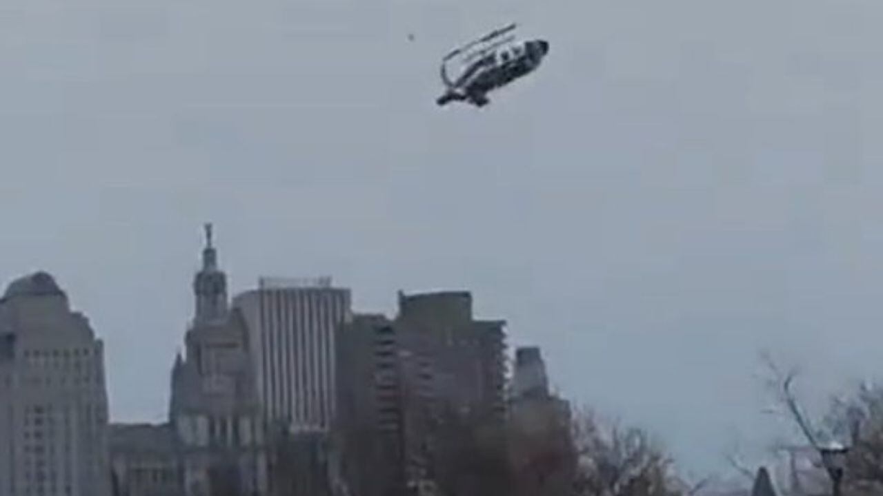 Esto es lo que se sabe del helicóptero Bell 206L que cayó al río Hudson, Nueva York con ciudadanos a bordo