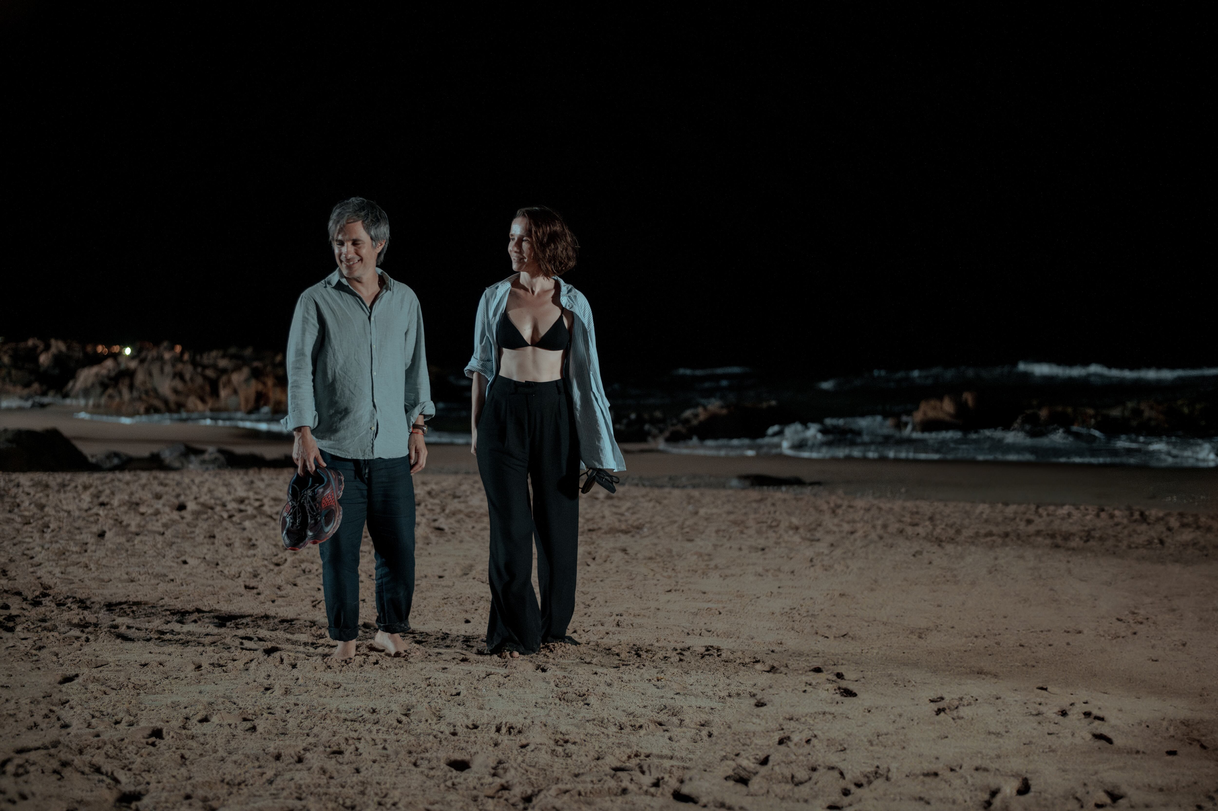 Nada entre los dos’, es una película de comedia romántica argentina-uruguaya de 2026 dirigida por Juan Taratuto. Protagonizada por Natalia Oreiro y Gael García Bernal