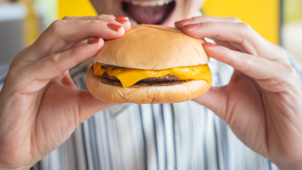 Reconocida empresa de comida rápida enfrenta demanda por supuesta publicidad engañosa