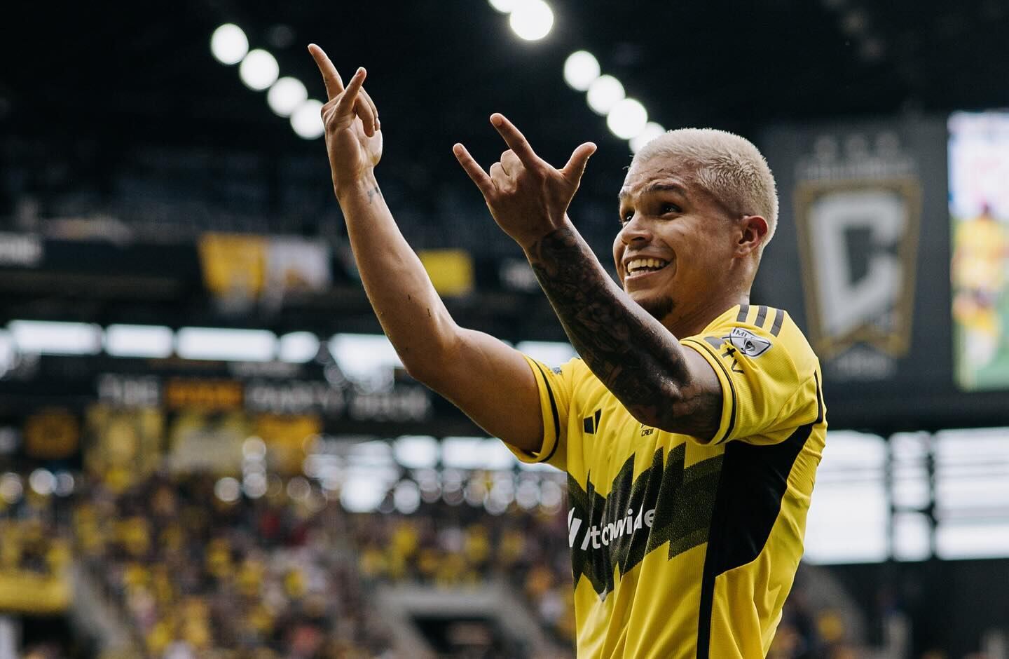 Juan Camilo "Cucho" Hernández celebrando en el Columbus Crew.
