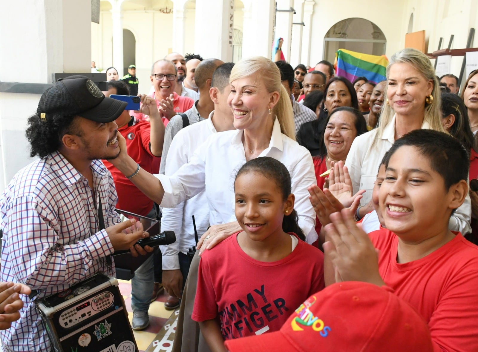 La gobernadora Dilian Francisca Toro le apuesta a convertir al departamento en un territorio innovador y competitivo, con inversión en su gente.