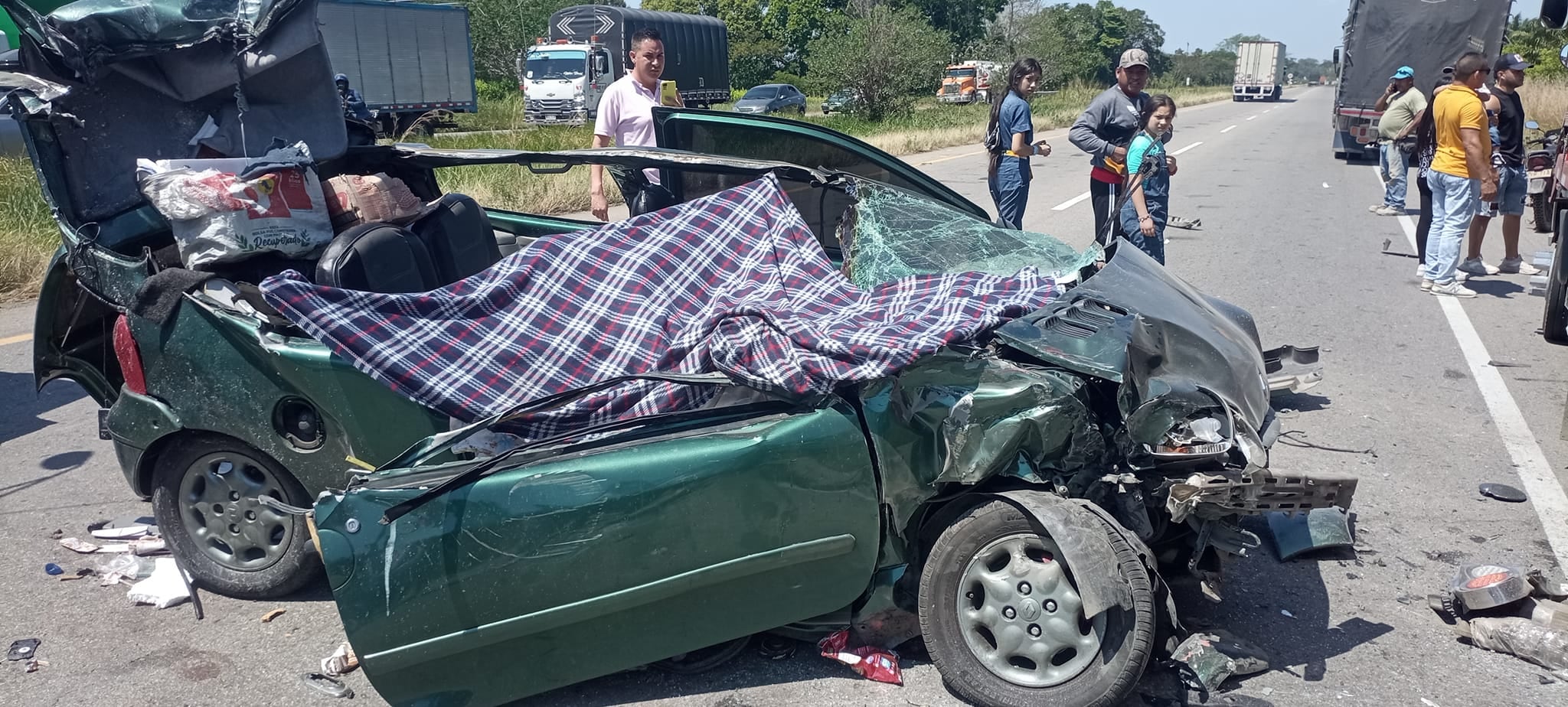 El vehículo colisionó contra una turbo.