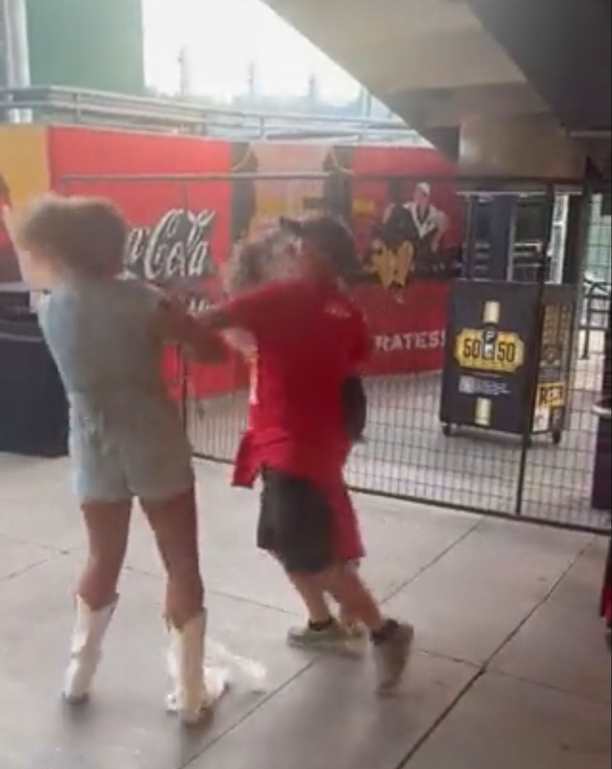 Los usuarios de Internet comenzaron a discutir las imágenes de la pelea