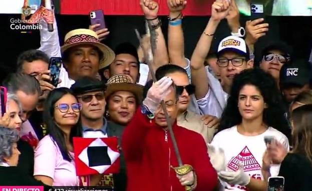 El mandatario compartió su discurso antes de acudir al Congreso a radicar el texto de su consulta popular para que la ciudadanía decida el futuro de la reforma laboral.