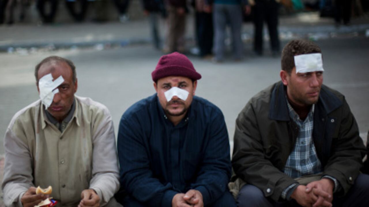 Las protestas y enfrentamientos entre partidarios y opositores de Hosni Mubarak se han concentrado en esta plaza, cuyo nombre significa 'liberación'.