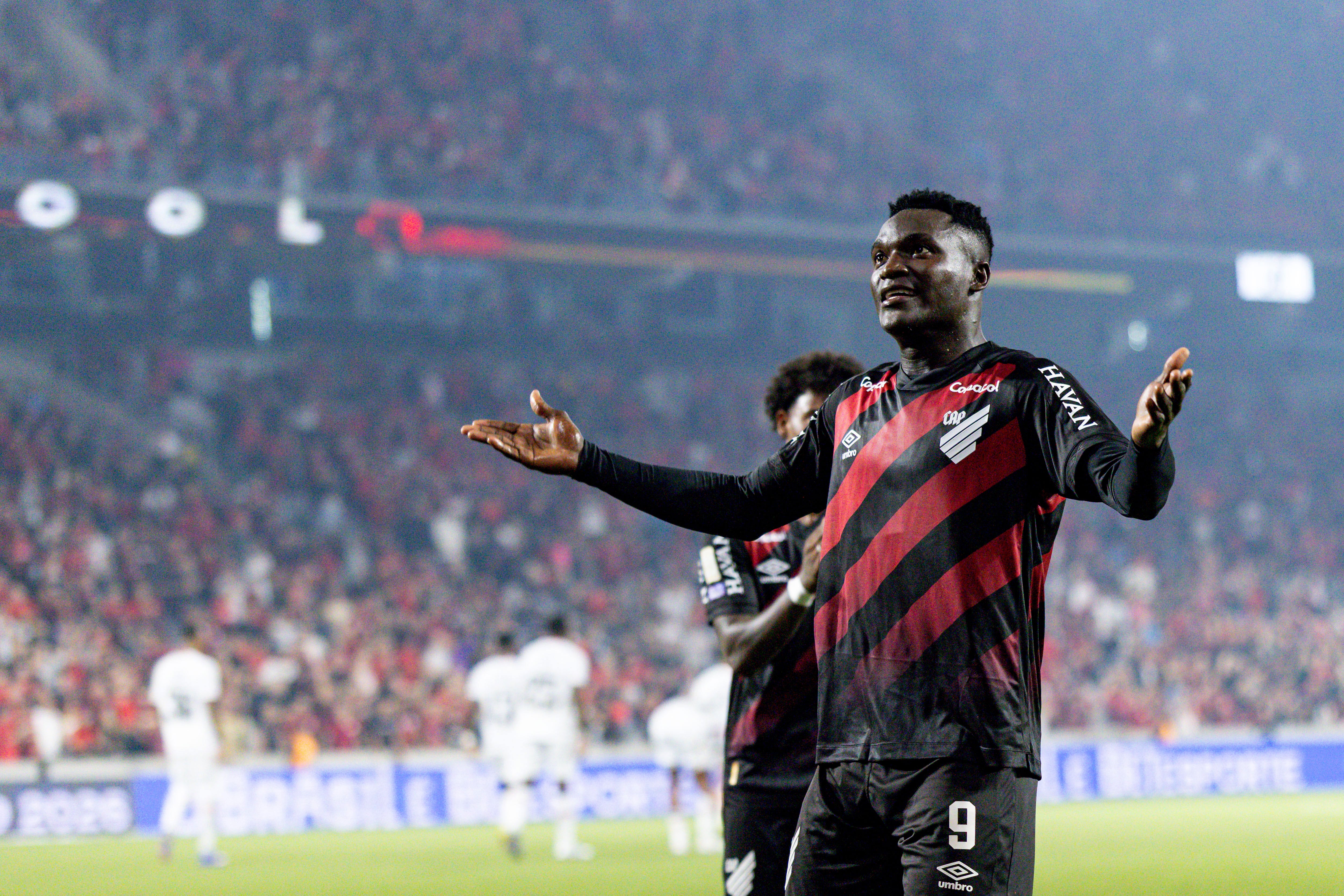 Kevin Viveros con el Paranaense.