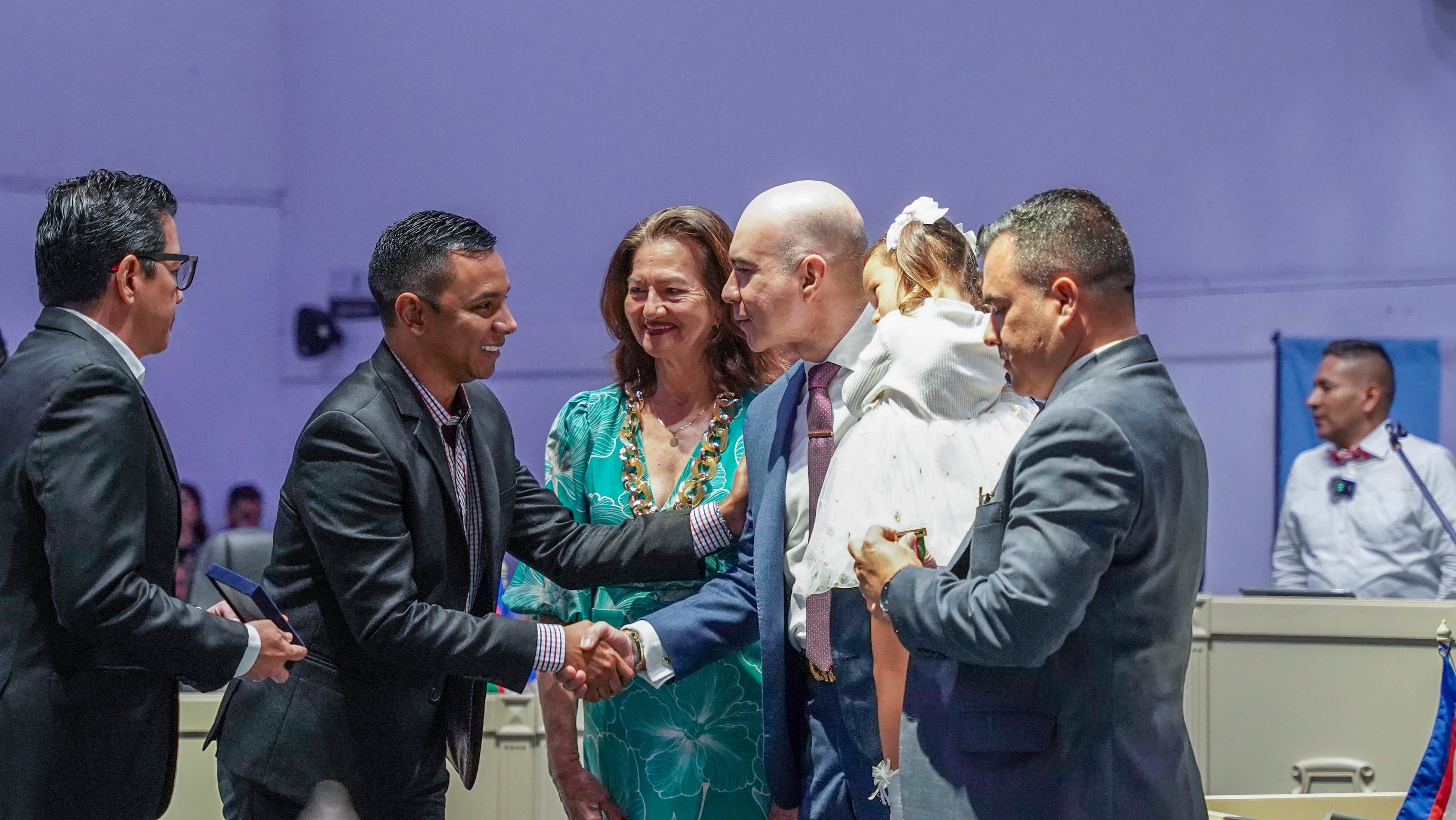 Reconocimiento al rector de la Universidad Santiago de Cali, Carlos Andrés Pérez