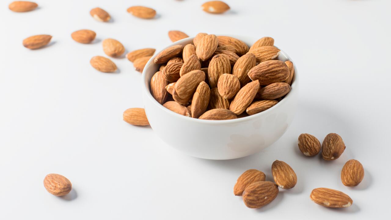 Además de sus beneficios nutricionales, las almendras son de fácil acceso y se pueden llevar a prácticamente cualquier parte.