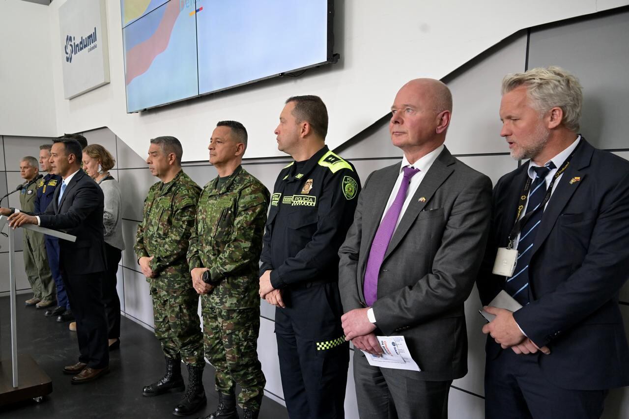 Ministro de Defensa se refiere a la adquisición de los aviones Gripen