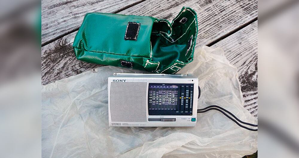 El estadounidense conserva este radio que lo acompañó durante su secuestro. 