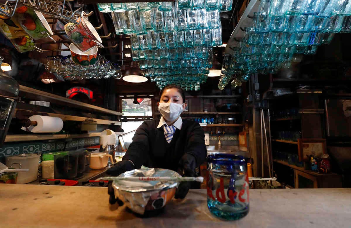 “Esta vaina no tiene comparación a nivel existencial, a nivel económico… a nivel de lo que hay que volver a construir... pucha, esta vaina es profunda. Cuando a ti te dicen de un día para otro hágame el favor de cerrar y con unas deudas acumuladas de los bancos de más de 100.000 millones de pesos”, comentó en su momento el empresario. Foto: Guillermo Torres/SEMANA