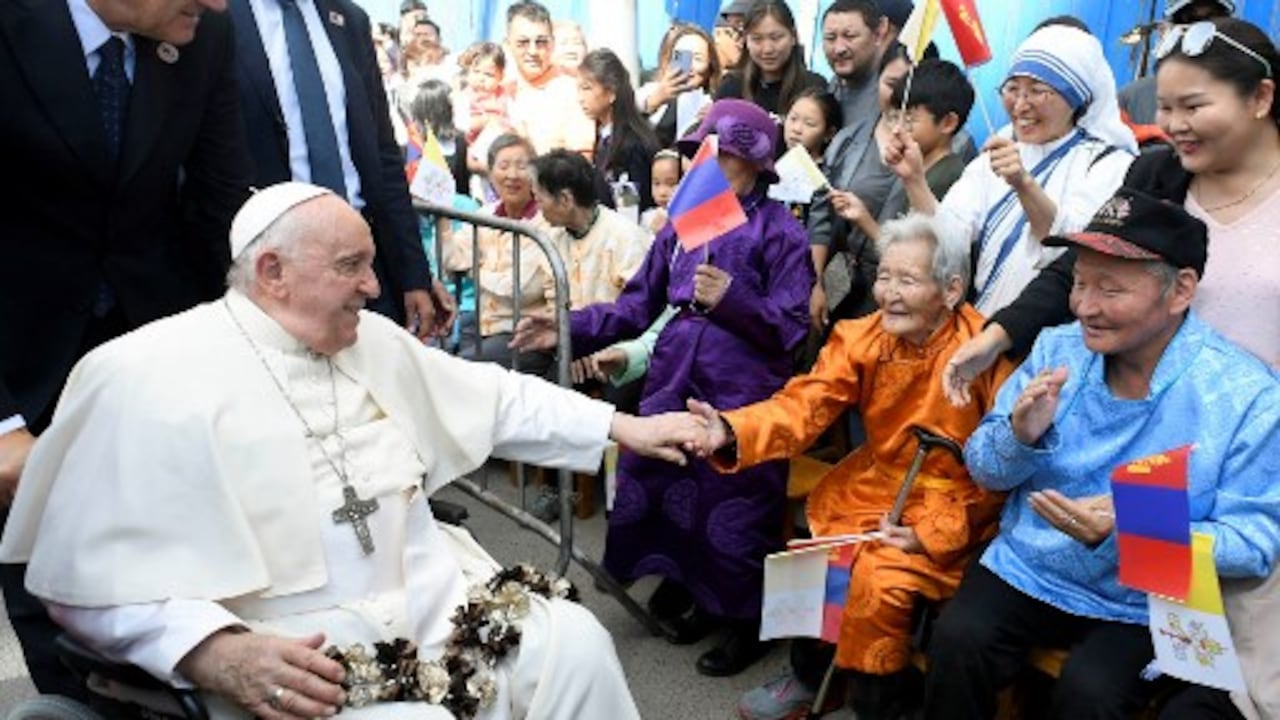 Papa Francisco en Mongolia. Foto MEDIOS VATICANOS / AFP