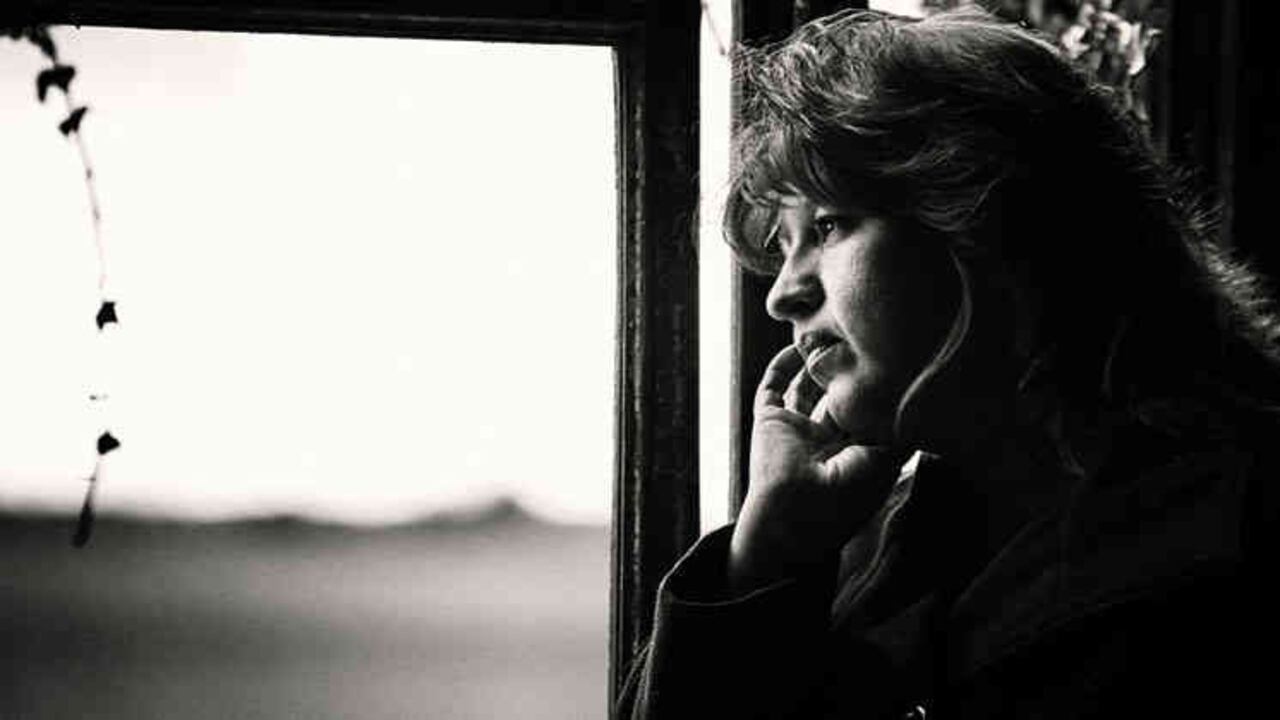 La enfermedad es más frecuente en las mujeres que en los hombres.