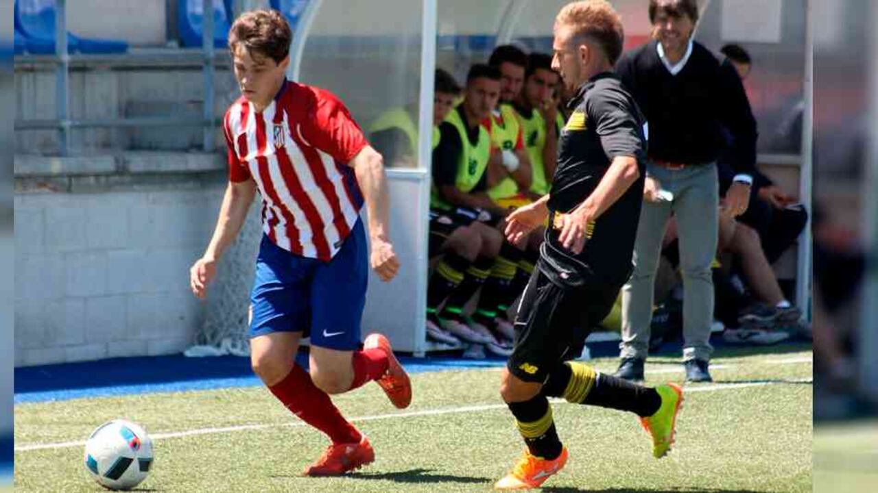 Suma 37 partidos en la Segunda B de España, 17 de ellos en la presente temporada.