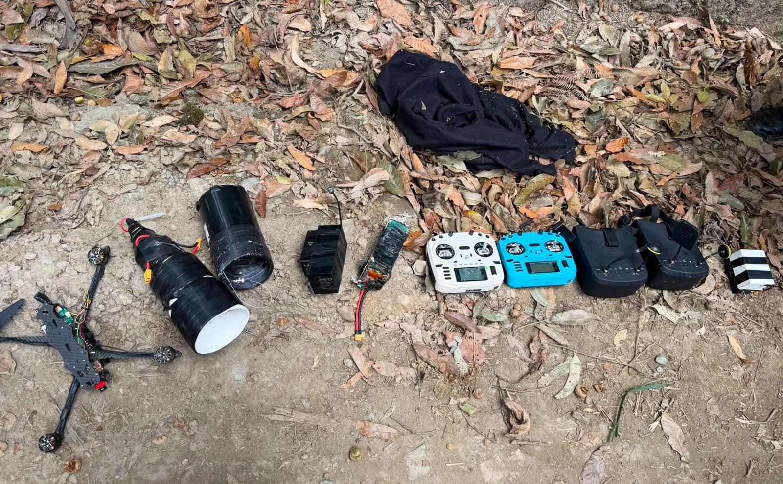 Las autoridades aseguraron que este operativo representa un golpe a las redes urbanas del Estado Mayor Central, señaladas de emplear drones acondicionados con explosivos para atacar a la fuerza pública en el Cauca.