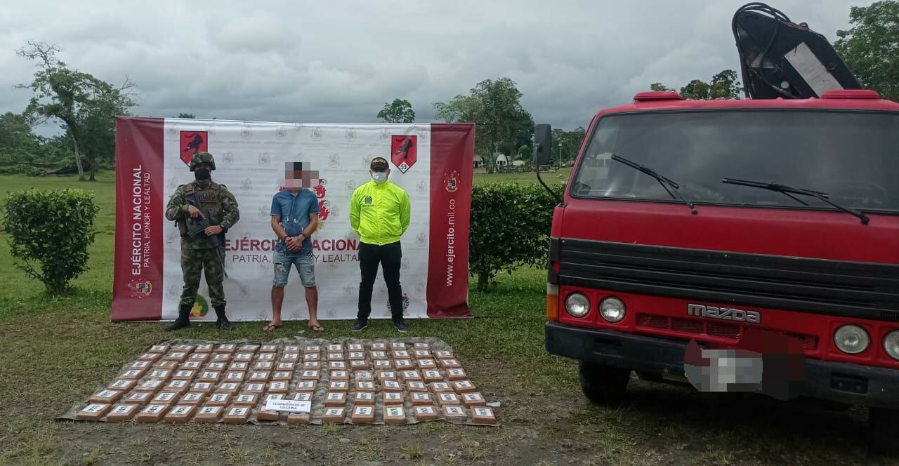 Capturan presunto integrante del Grupo Armado Organizado Residual Estructura Contadores Tumaco, Nariño quien se movilizaba en un vehículo tipo grúa por la vereda la variante de ese municipio.