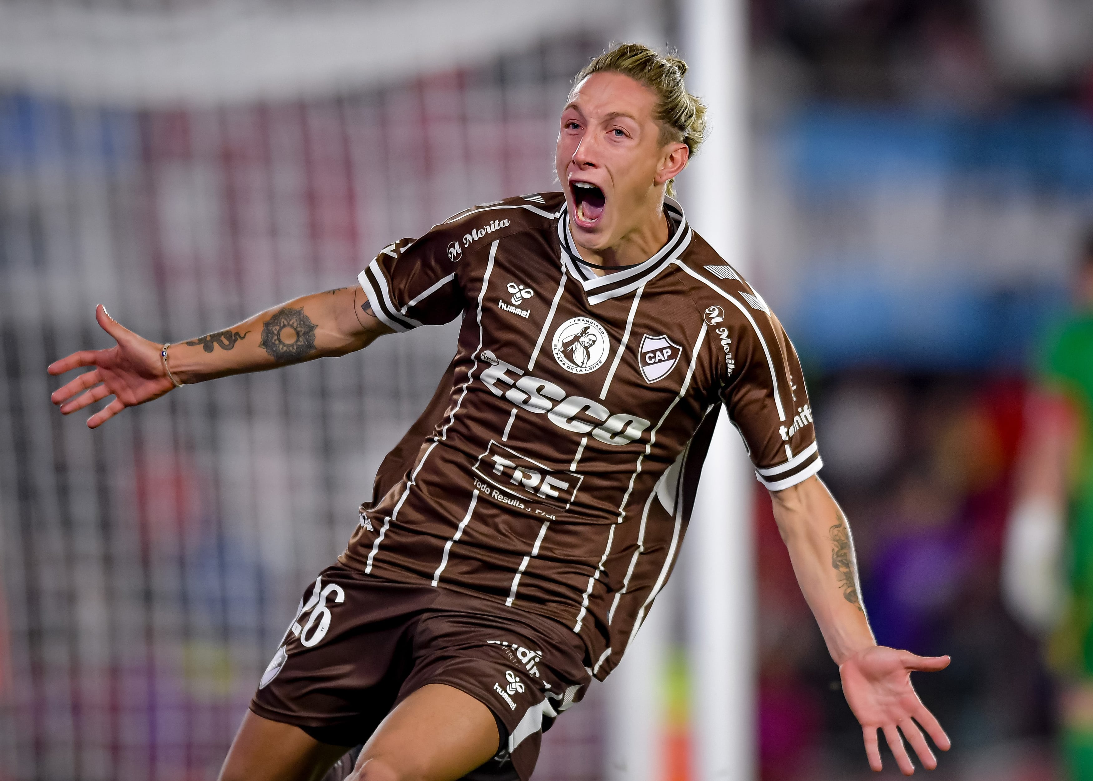 BUENOS AIRES, ARGENTINA - MAY 20: Ignacio Schor of Platense celebrates after scoring the last penalty during a penalty shoot-out after the Torneo Apertura Betano 2025 quarterfinals match between River Plate and Platense at Estadio Mas Monumental Antonio Vespucio Liberti on May 20, 2025 in Buenos Aires, Argentina.  (Photo by Marcelo Endelli/Getty Images)