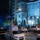 La embajada de Cuba en Estados Unidos es rodeada por la policía en Washington.