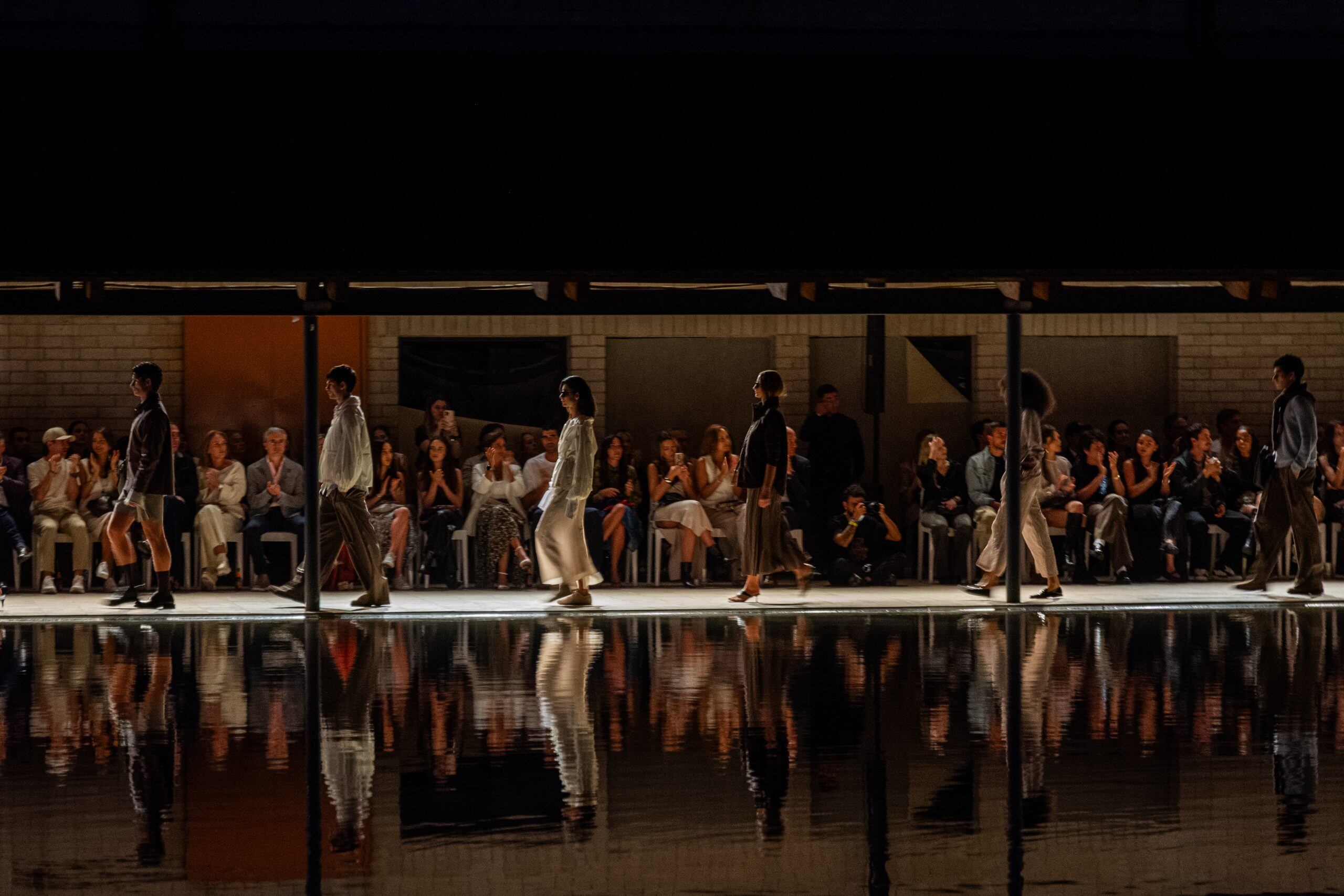 Punto Blanco presentó la colección "Preludio Invisible" en la biblioteca Belén en el marco de Colombiamoda 2025