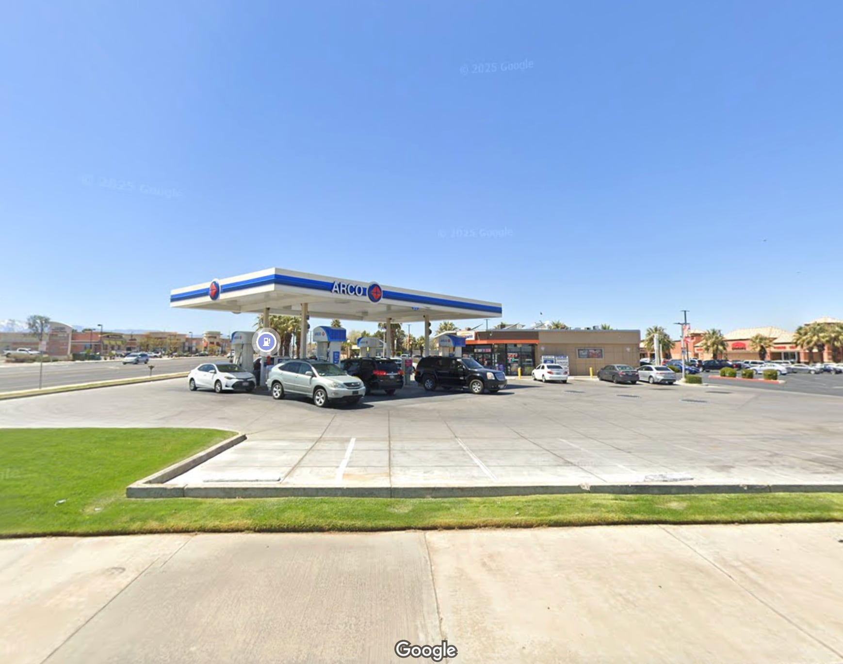 Esta fotografía muestra el lugar de los hechos en gasolinera en Bear Valley Road