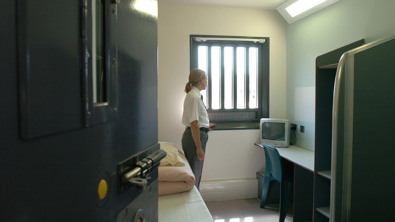 Así lucen las celdas en la prisión de mujeres en Ashford, Surrey