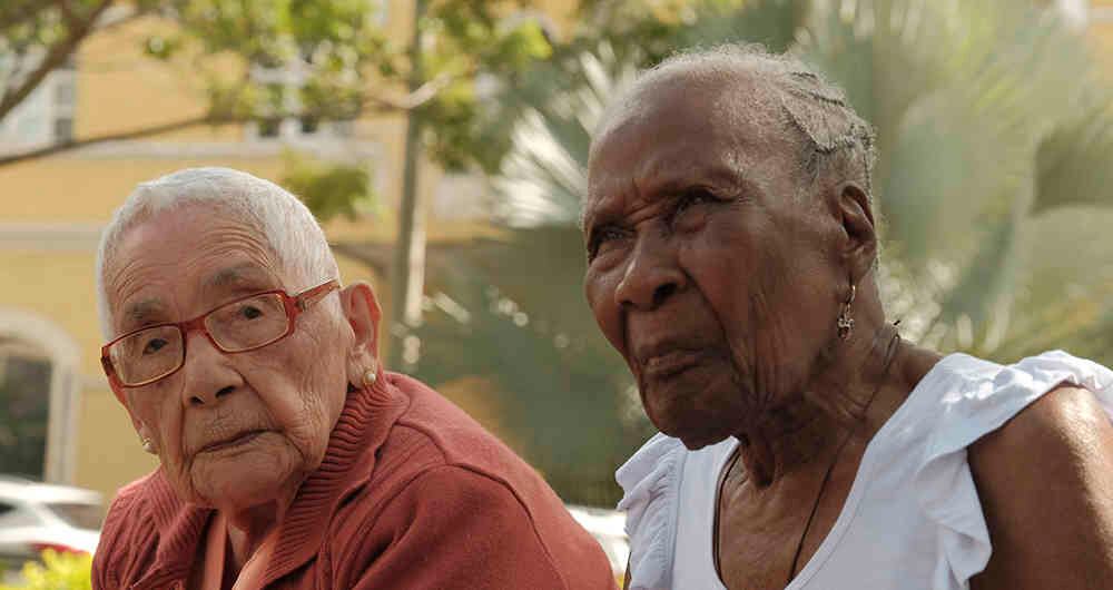Rufina Rosero y María Antonia Cuero, dos de las mujeres más viejas de Colombia. Cuero cumplió 122 años.