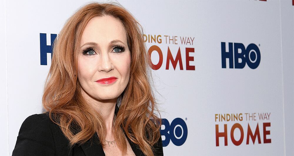  J. K. Rowling, la autora del universo de Harry Potter, no participó en el especial porque los actores se han distanciado de ella tras sus comentarios transfóbicos.