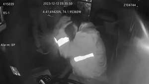 El hecho se registró el pasado 12 de diciembre a las 5:30 de la mañana cuando una mujer golpea de manera violenta a una operadora, conductora del bus. Foto: X @NicoRomero_17_