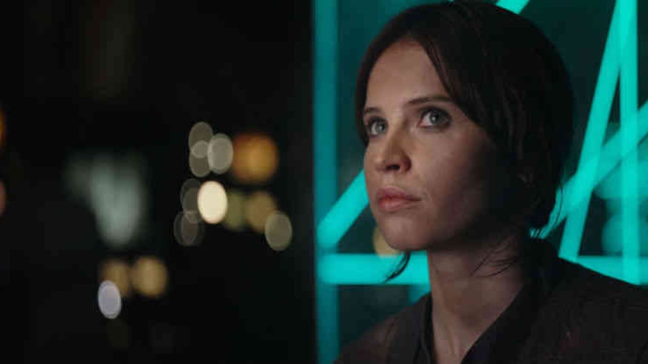 Felicity Jones le da vida a Jyn Erso.