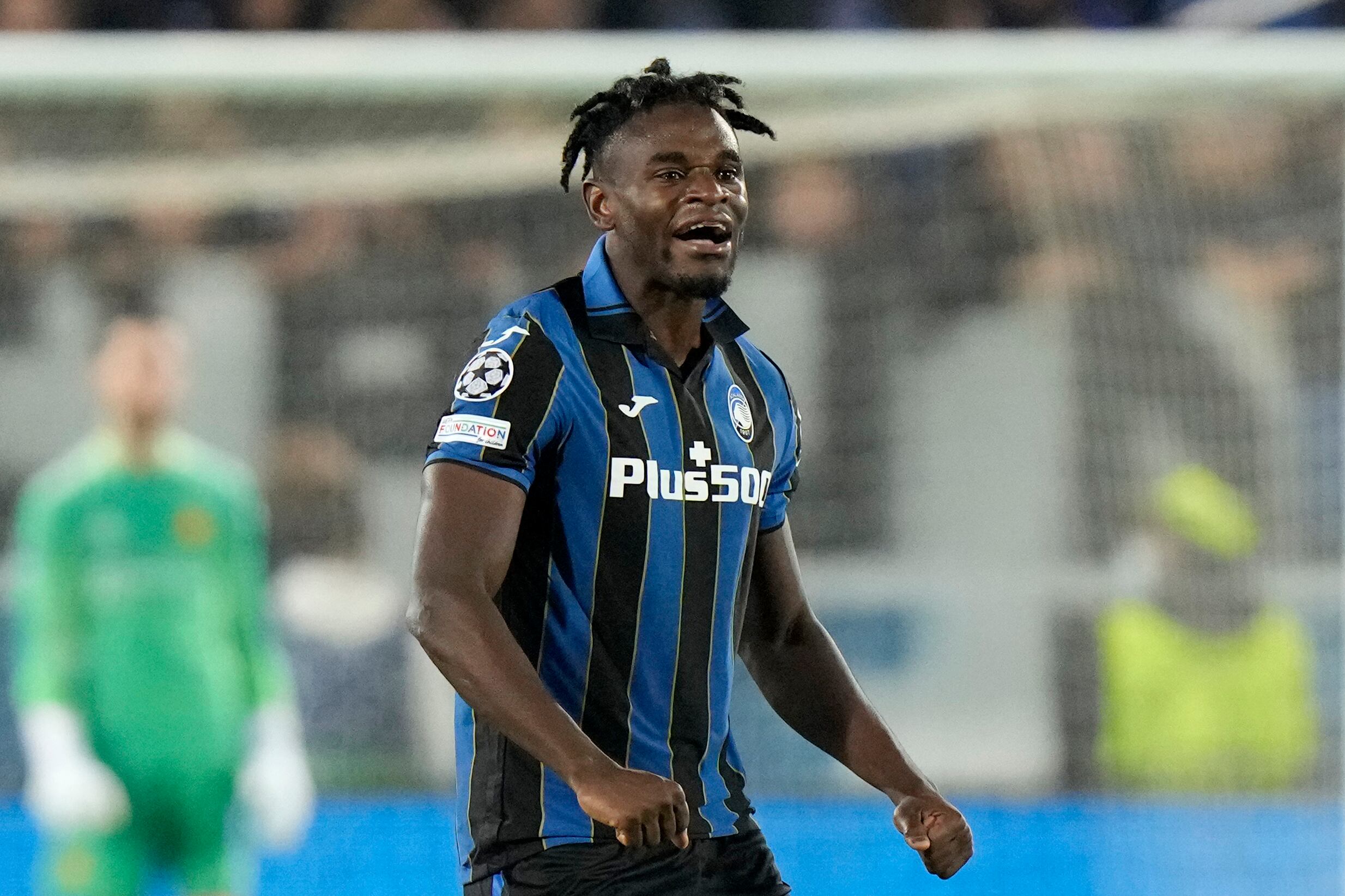 Duván Zapata celebra el segundo gol del Atalanta ante Manchester United