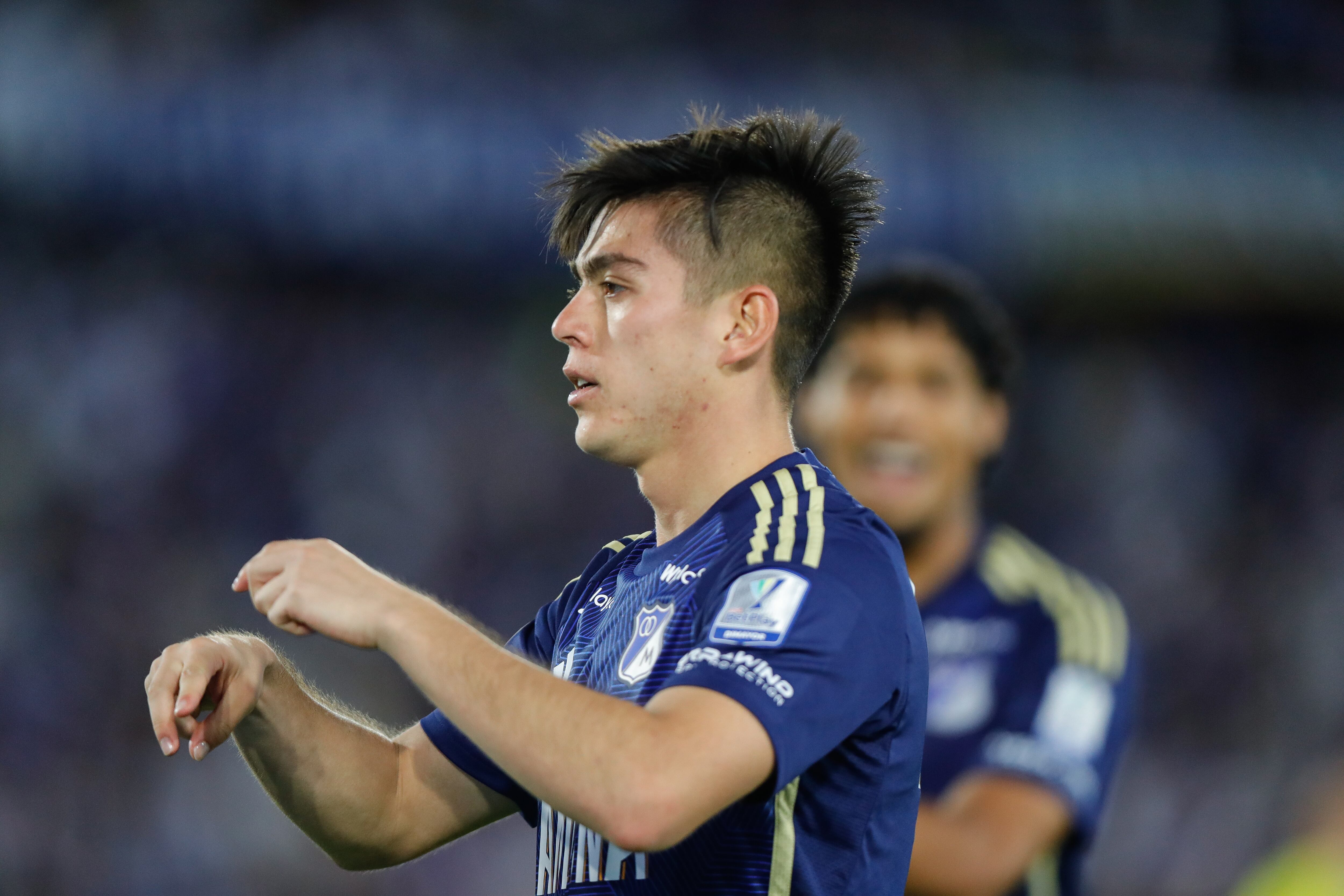 Daniel Ruiz de Millonarios celebra después del primer gol durante el partido entre Millonarios y Junior como parte de la Liga BetPlay 2024 en el Estadio El Campin el 2 de junio de 2024 en Bogotá, Colombia.