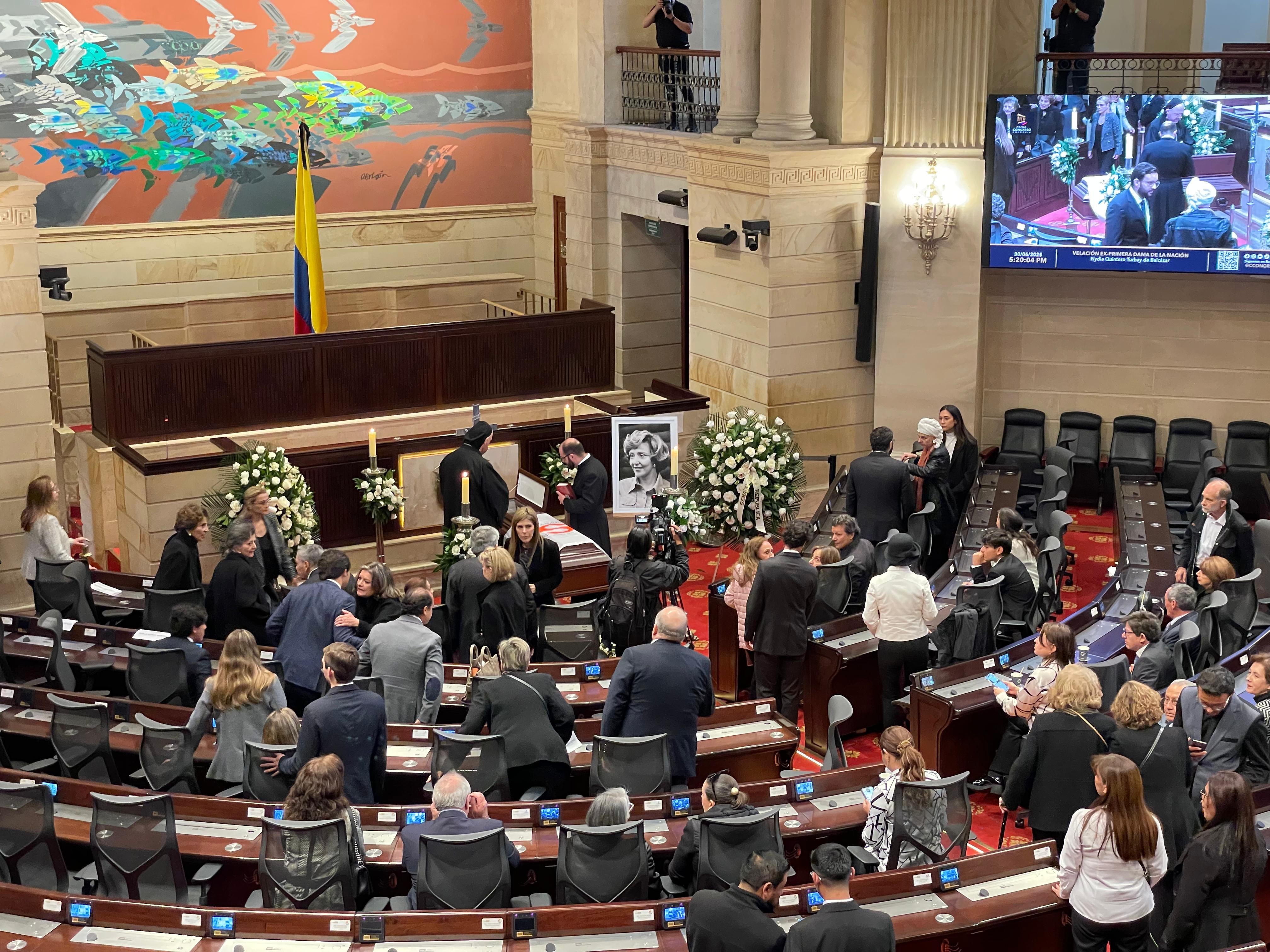 Nydia Quintero en cámara ardiente en el Congreso.